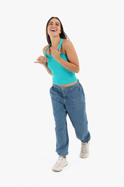 بلوزة بفتحة رقبة مستديرة