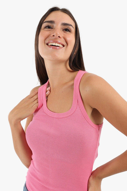 بلوزة بفتحة رقبة مستديرة