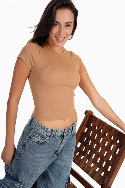 بلوزة برقبة دائرية مضلعة بلون القهوة