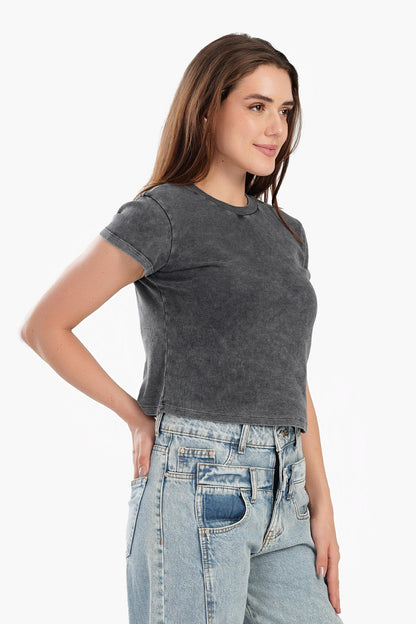 بلوزة مضلعة بأكمام قصيرة