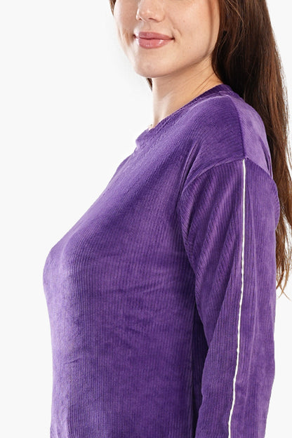 طقم بيجامة مضلعة باللون الأرجواني