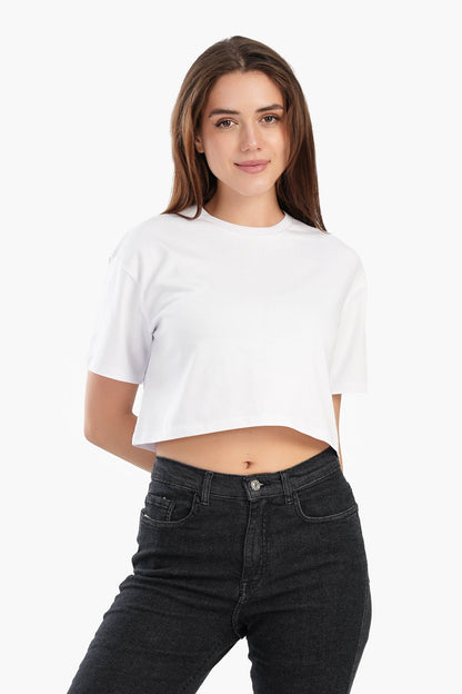 بلوزة عصرية قصيرة بأكمام نصفية