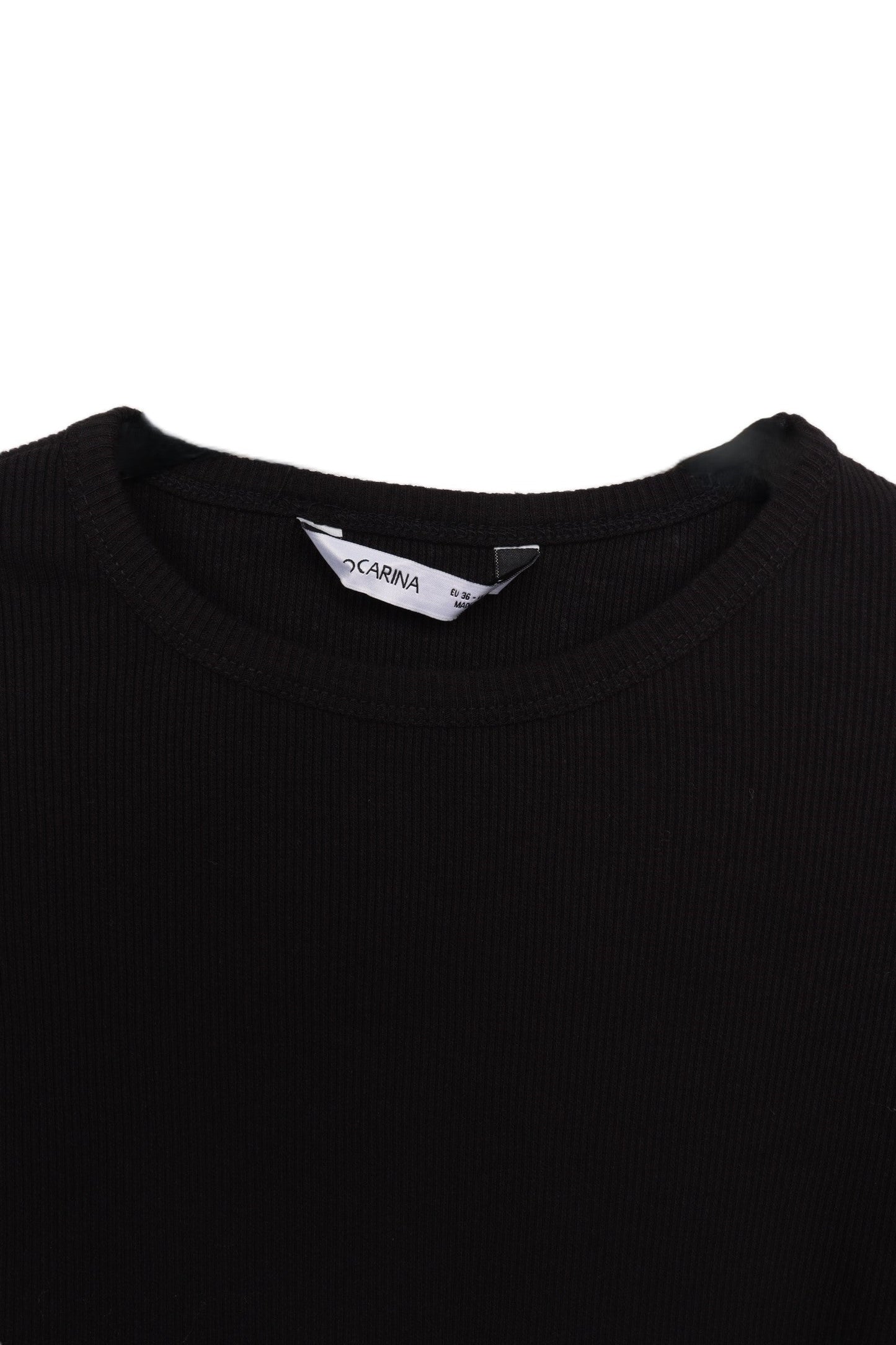 بلوزة مضلعة بأكمام طويلة