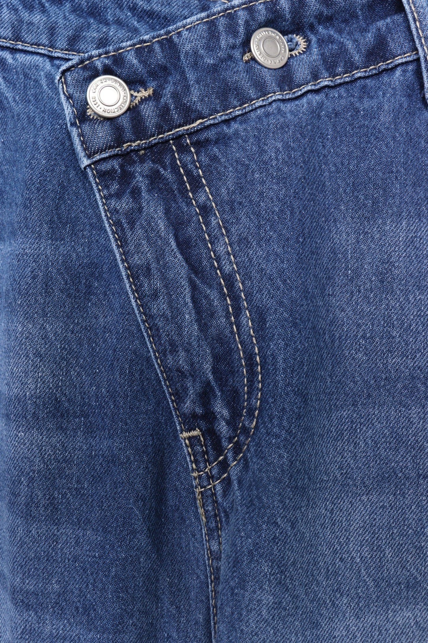 بنطال جينز مستقيم الساق بخصر مرتفع