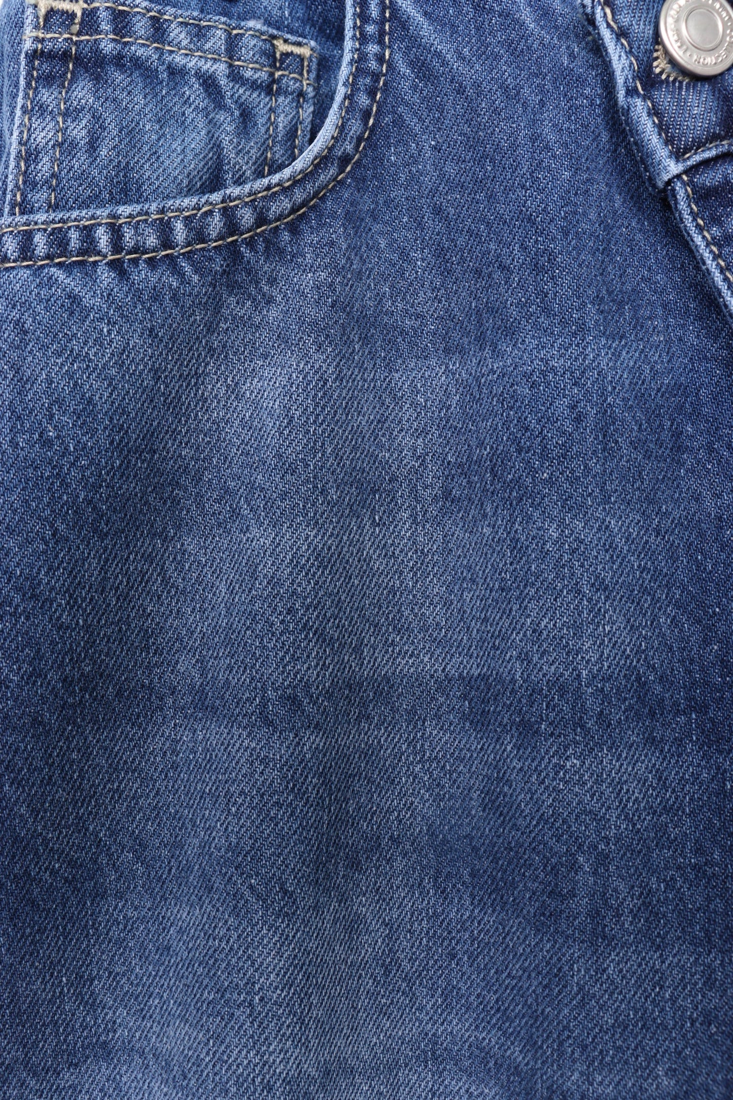 بنطال جينز مستقيم الساق بخصر مرتفع