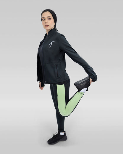 سترة رياضية أساسية للنساء