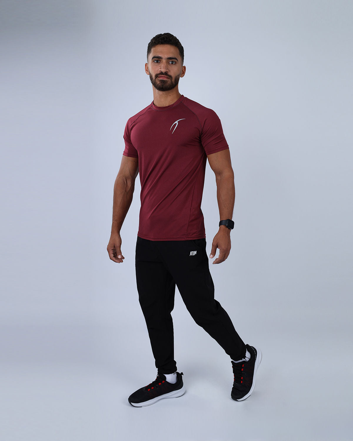 بلوزة لياقة بدنية قصيرة الأكمام من Dri-Fit باللون العنابي