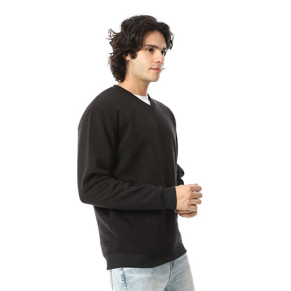 Casual V-Neck Sweatshirt - سويت شيرت كاجوال برقبة V