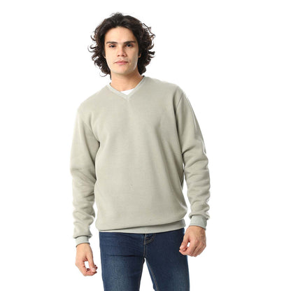 Casual V-Neck Sweatshirt - سويت شيرت كاجوال برقبة V