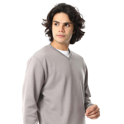 Casual V-Neck Sweatshirt - سويت شيرت كاجوال برقبة V