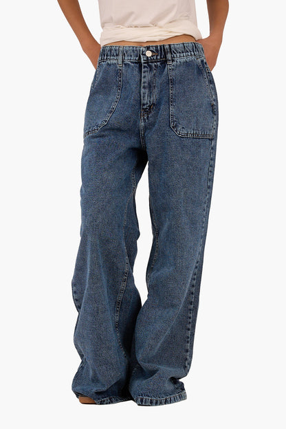 بنطال جينز أزرق واسع الساق