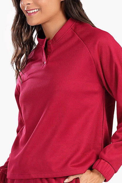 طقم بيجامة مع أزرار للإغلاق