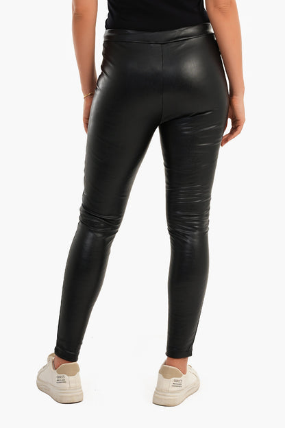 بنطال جلدي أسود