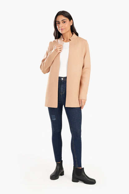 سترة مفتوحة من الأمام وياقة عكسية