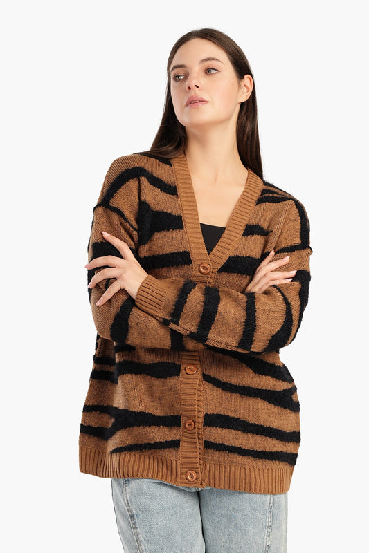 كارديجان منقوش بفتحة رقبة على شكل حرف V