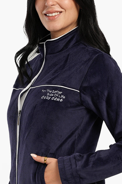 طقم بيجامة مخملية مضلعة باللون الأزرق البحري