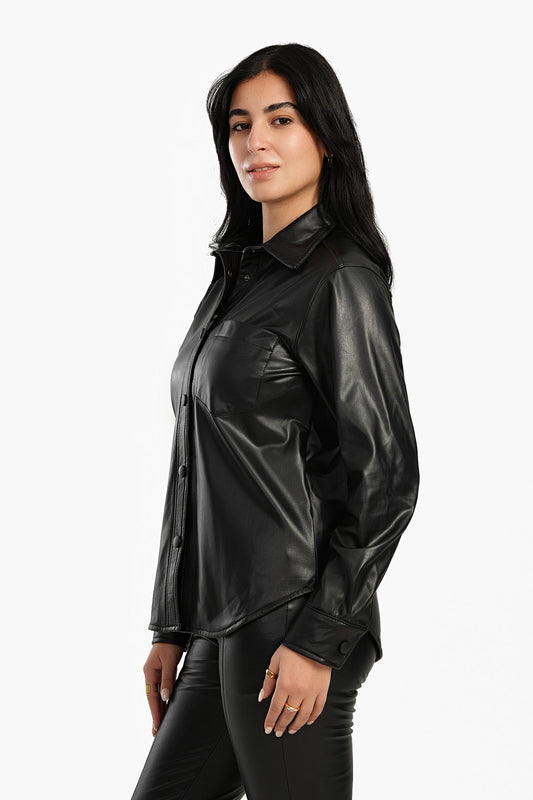 قميص جلدي أسود بإغلاق كبس