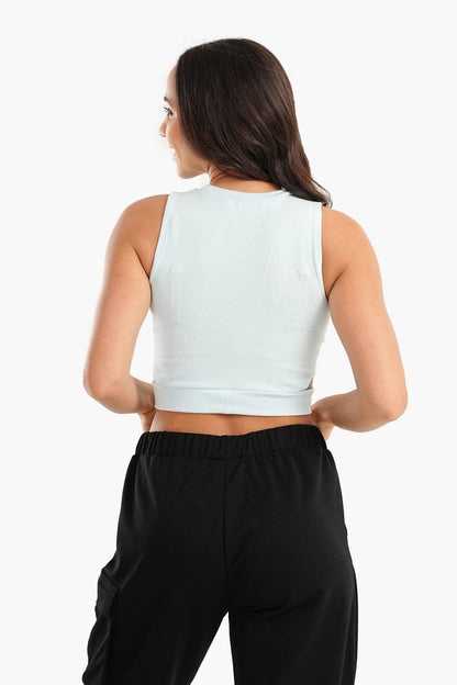 الجزء العلوي مضلع مع جوانب مقطوعة