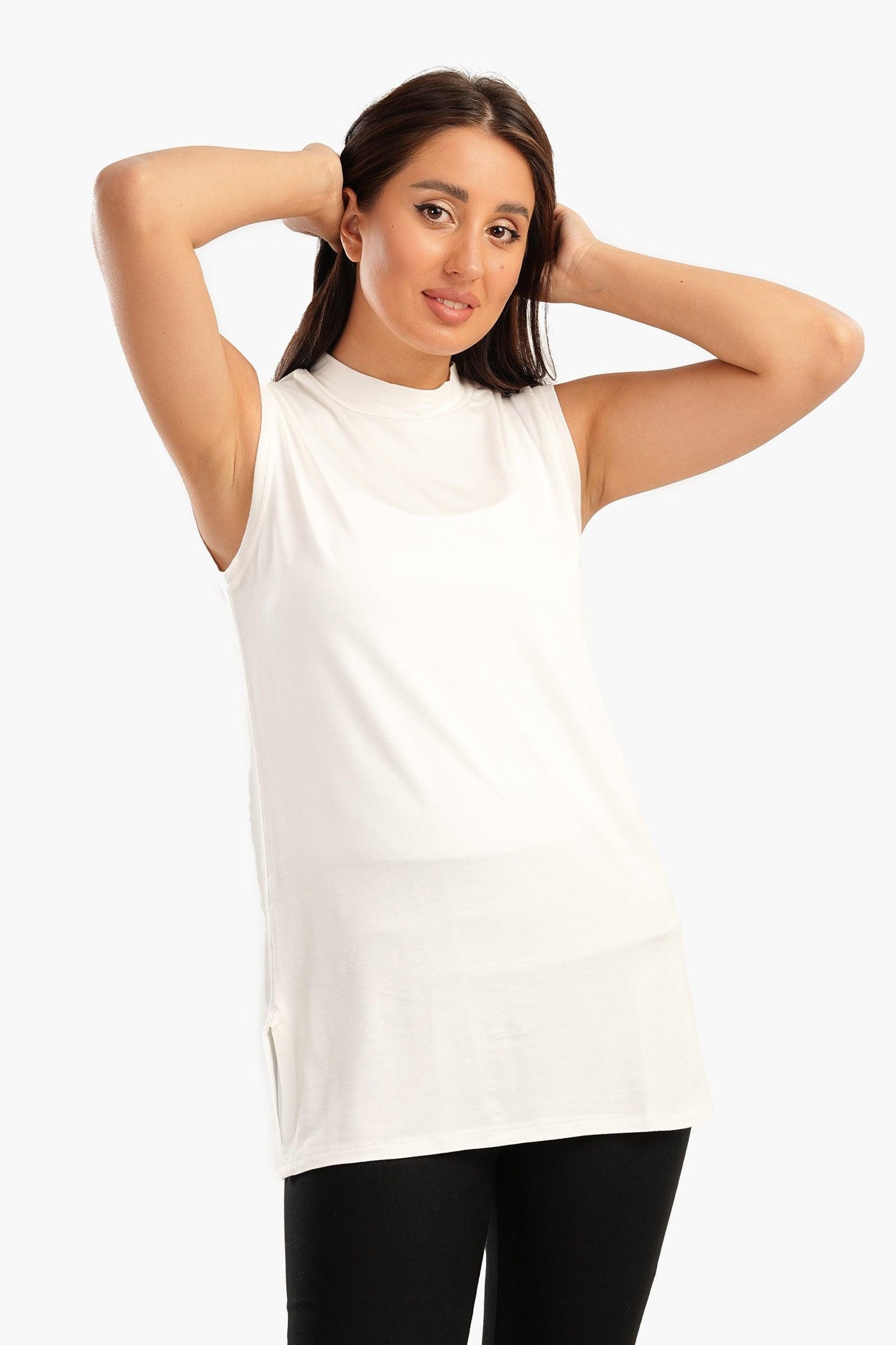 بلوزة فيسكوز بيضاء اللون بقصّة عادية