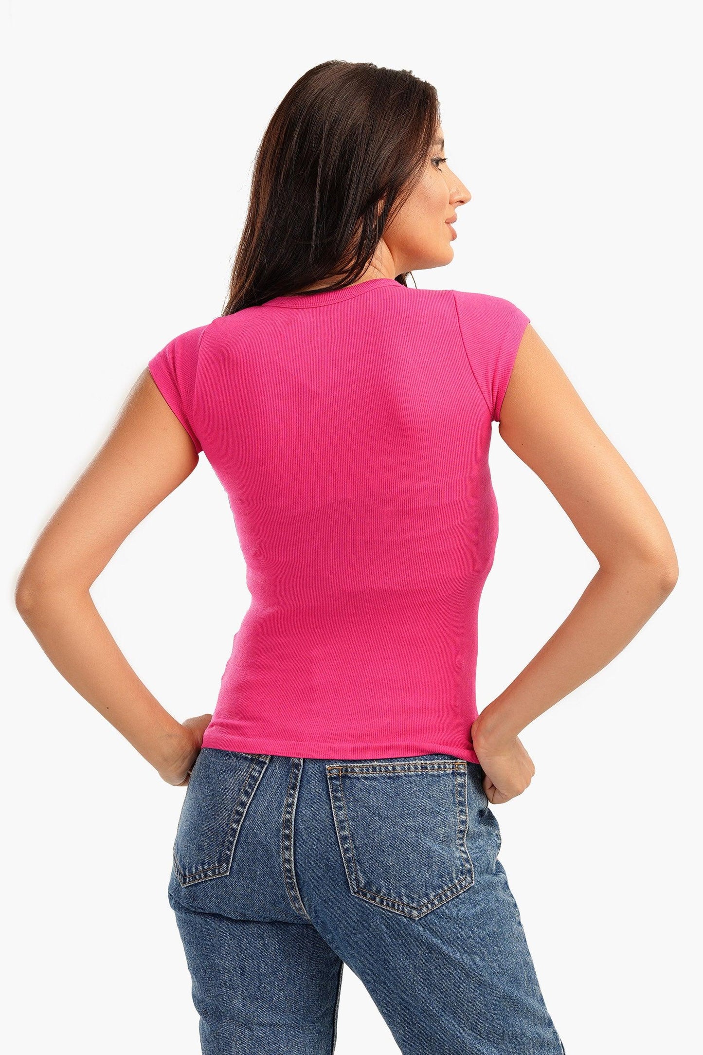 بلوزة مضلعة من الألياف الدقيقة باللون الفوشيا