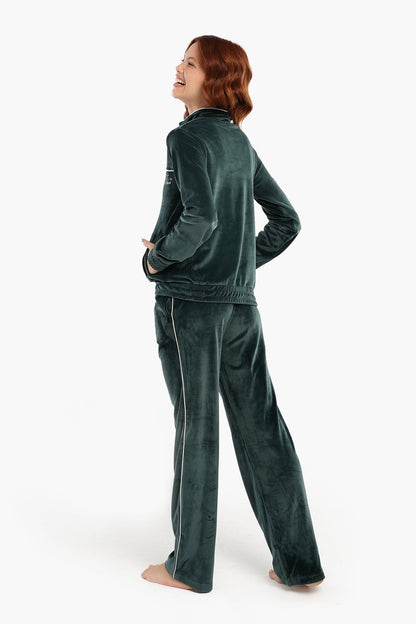 طقم بيجامة مخملية بياقة عالية باللون الزيتوني
