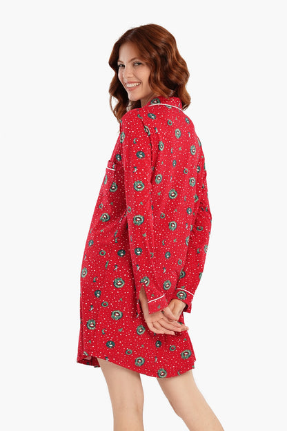 قميص نوم أحمر مزين بنقشة عيد الميلاد