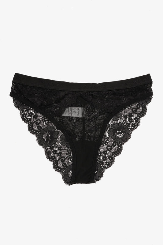 بيكيني داخلي من الدانتيل الأسود