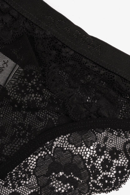 بيكيني داخلي من الدانتيل الأسود