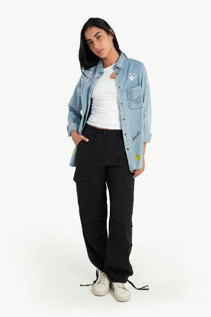 قميص جينز مطبوع مع شقوق