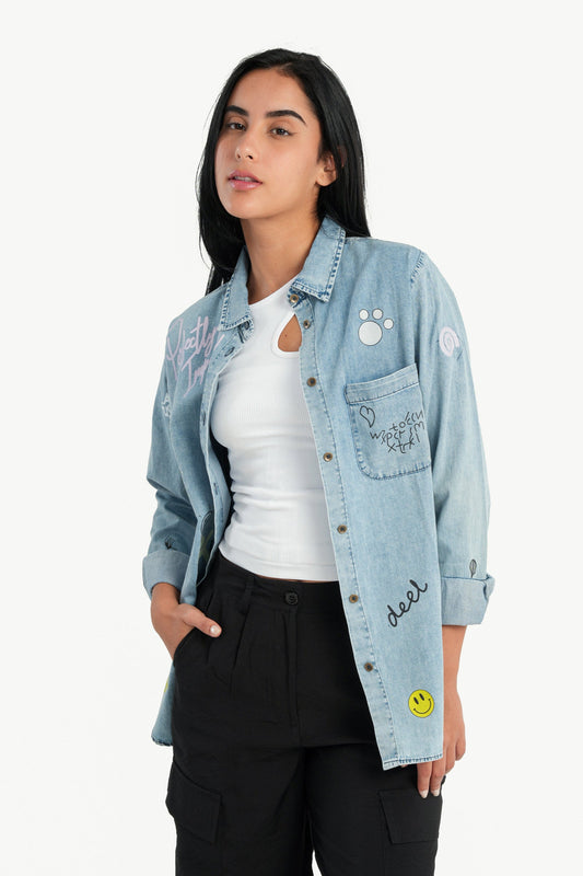 قميص جينز مطبوع مع شقوق