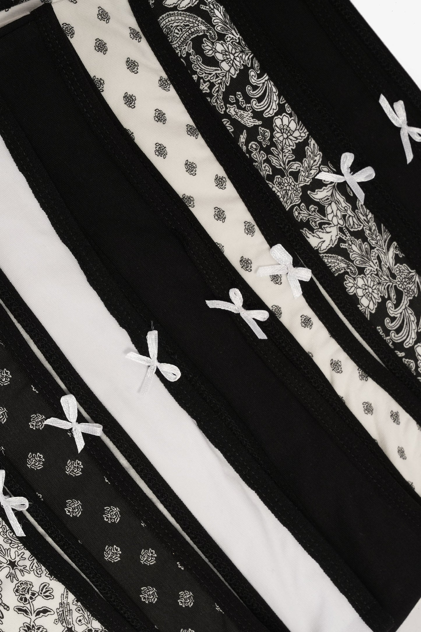 مجموعة من 7 سراويل داخلية ملونة