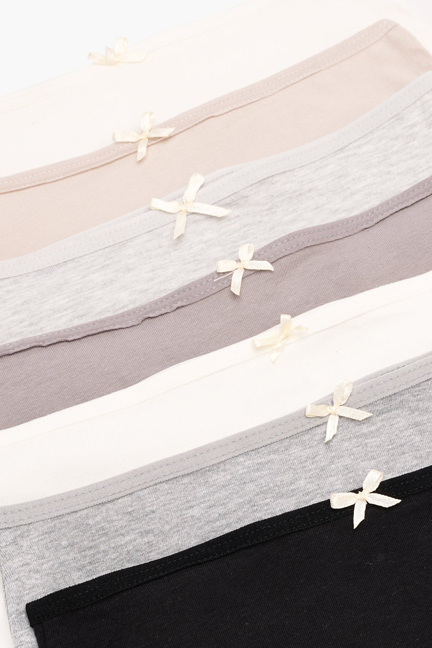 مجموعة من 7 سراويل داخلية كاملة ملونة