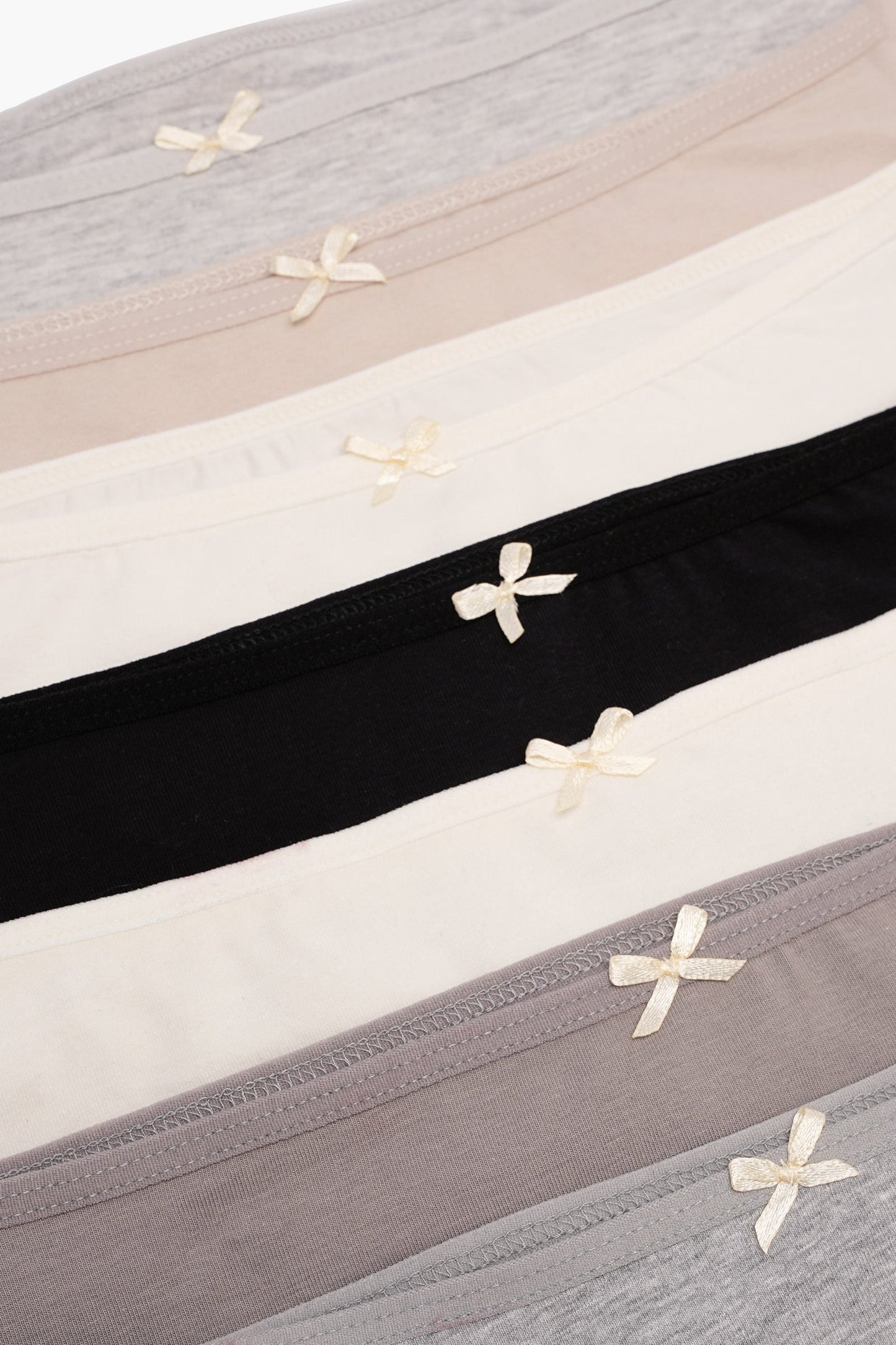 مجموعة من 7 سراويل داخلية ملونة