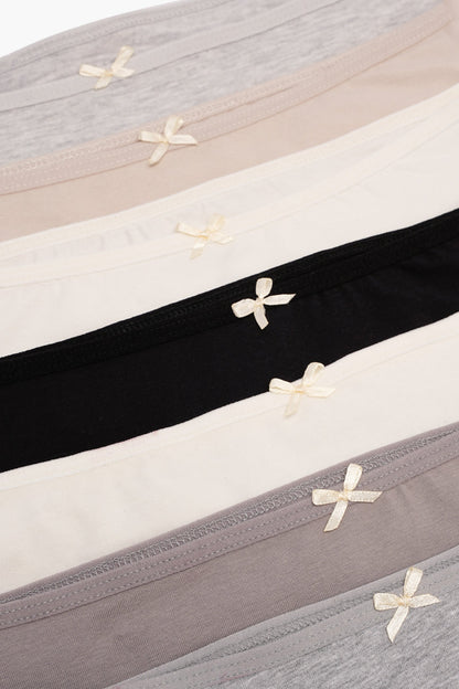 مجموعة من 7 سراويل داخلية ملونة