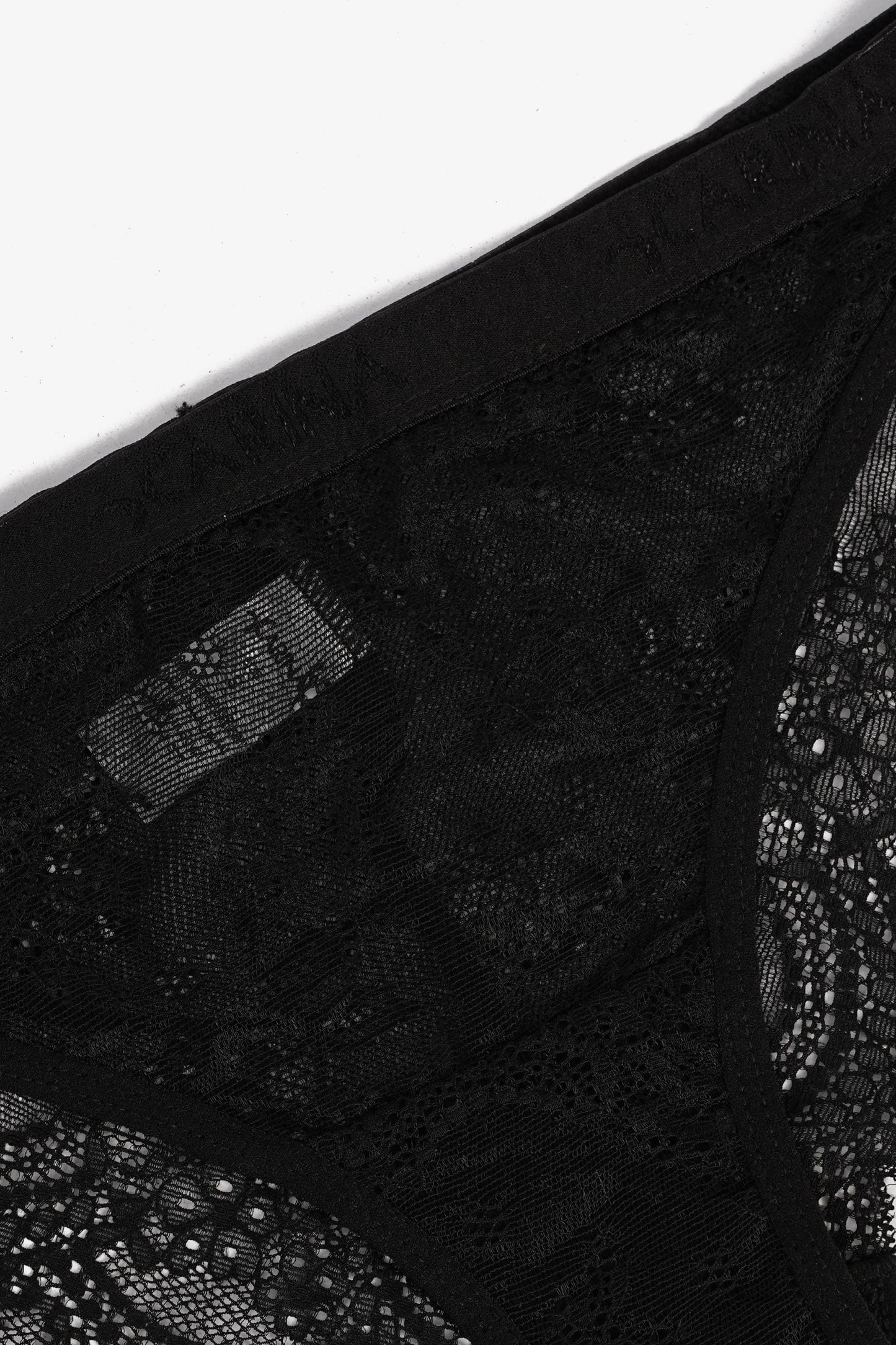 بيكيني داخلي رقيق مع دانتيل