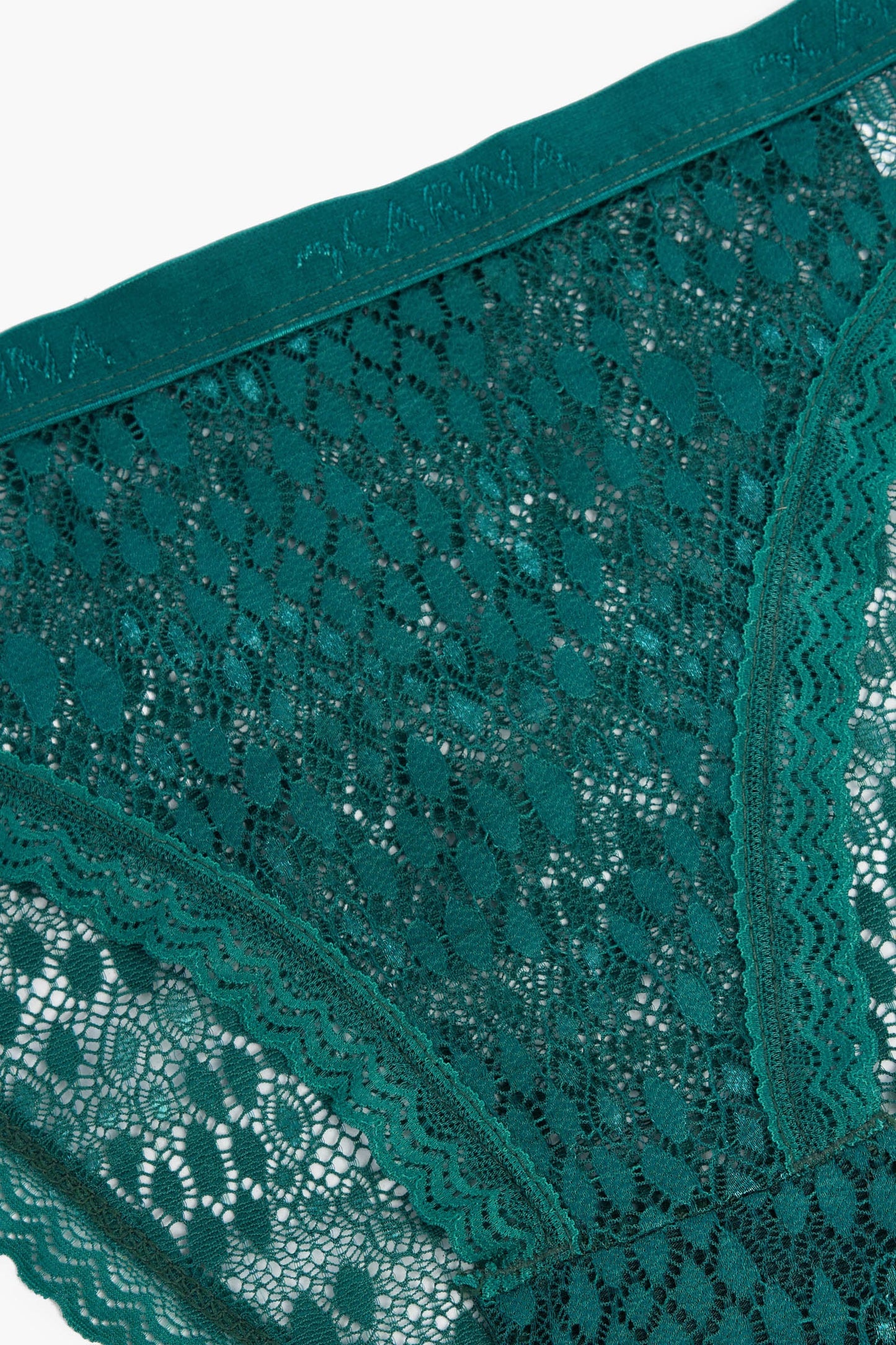 سروال داخلي أنيق من الدانتيل