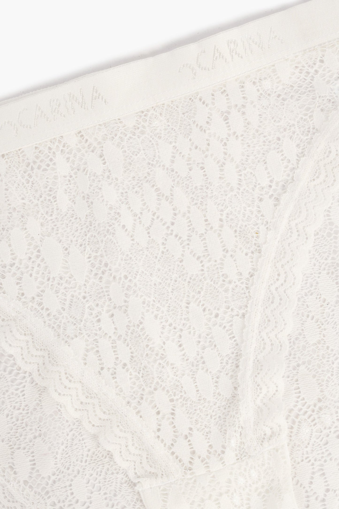 سروال داخلي أنيق من الدانتيل