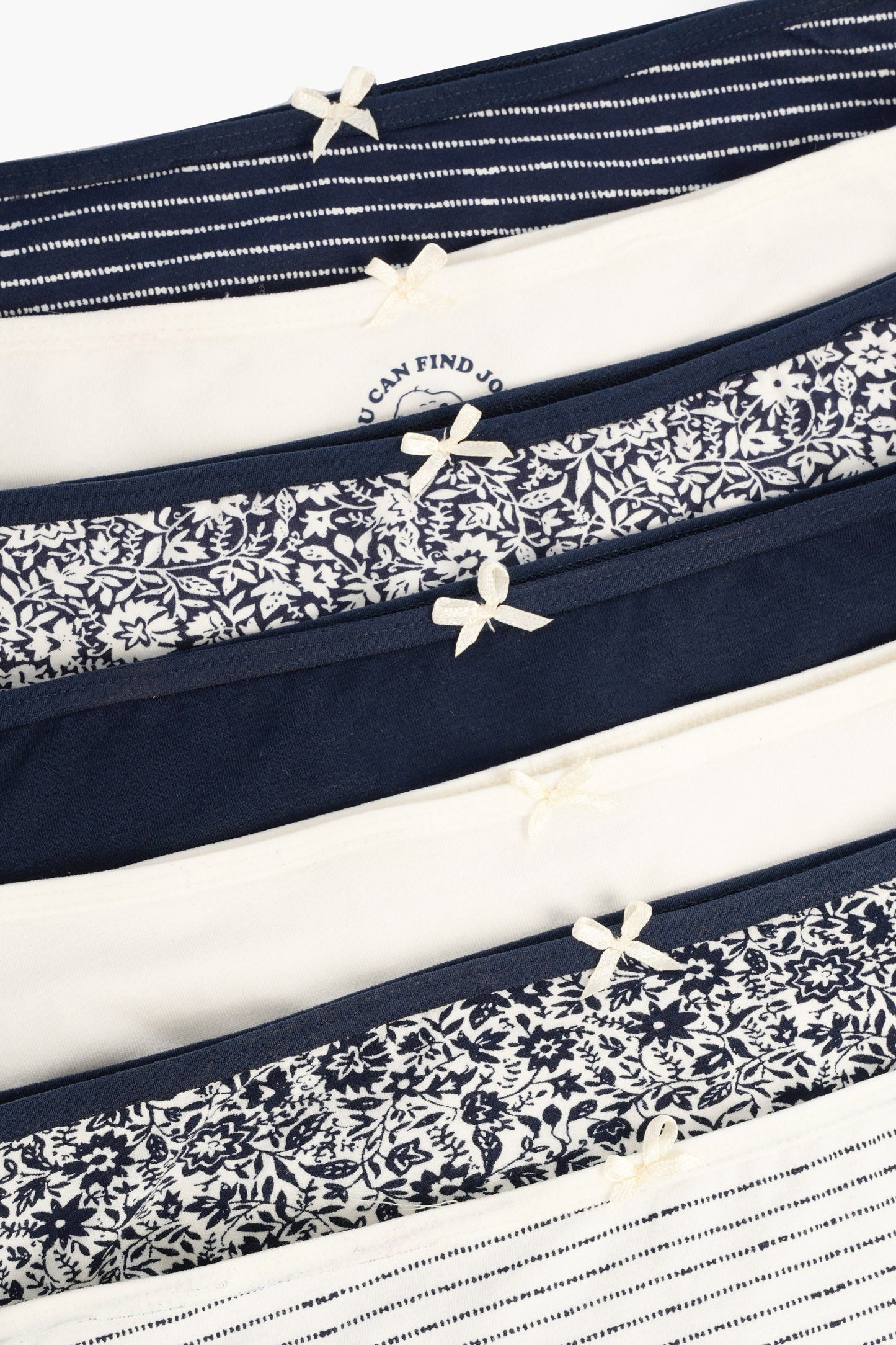 مجموعة من 7 سراويل داخلية ملونة