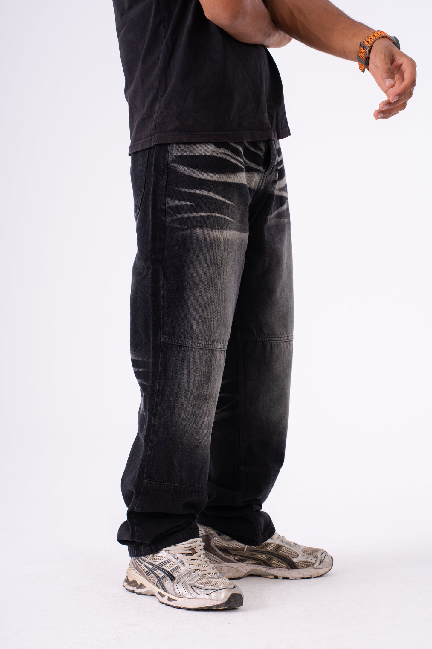 SCRATCHED BLACK BAGGY DENIM