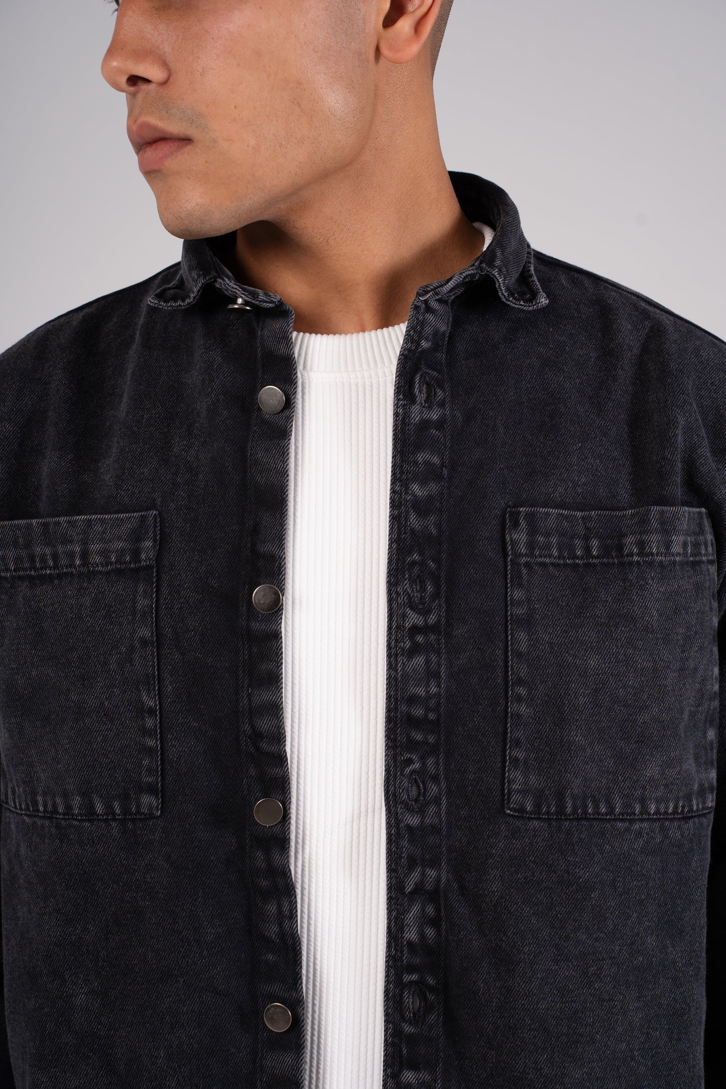 Front Pocket Denim Shirt - قميص جينز بجيب امامي