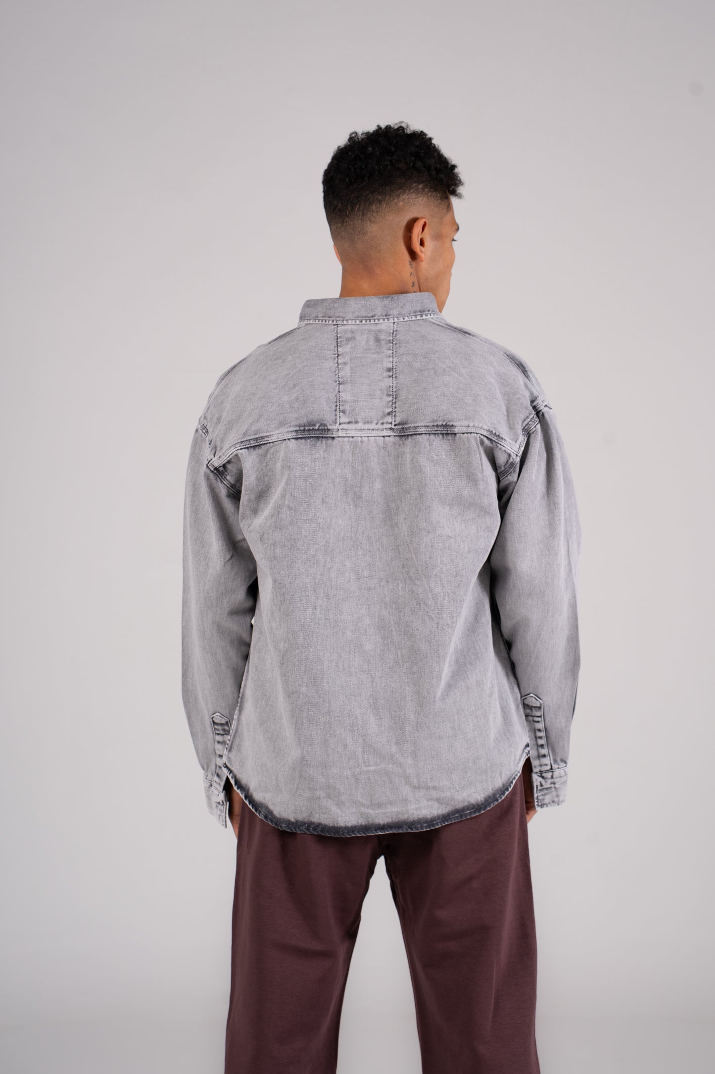 Front Pocket Denim Shirt - قميص جينز بجيب امامي