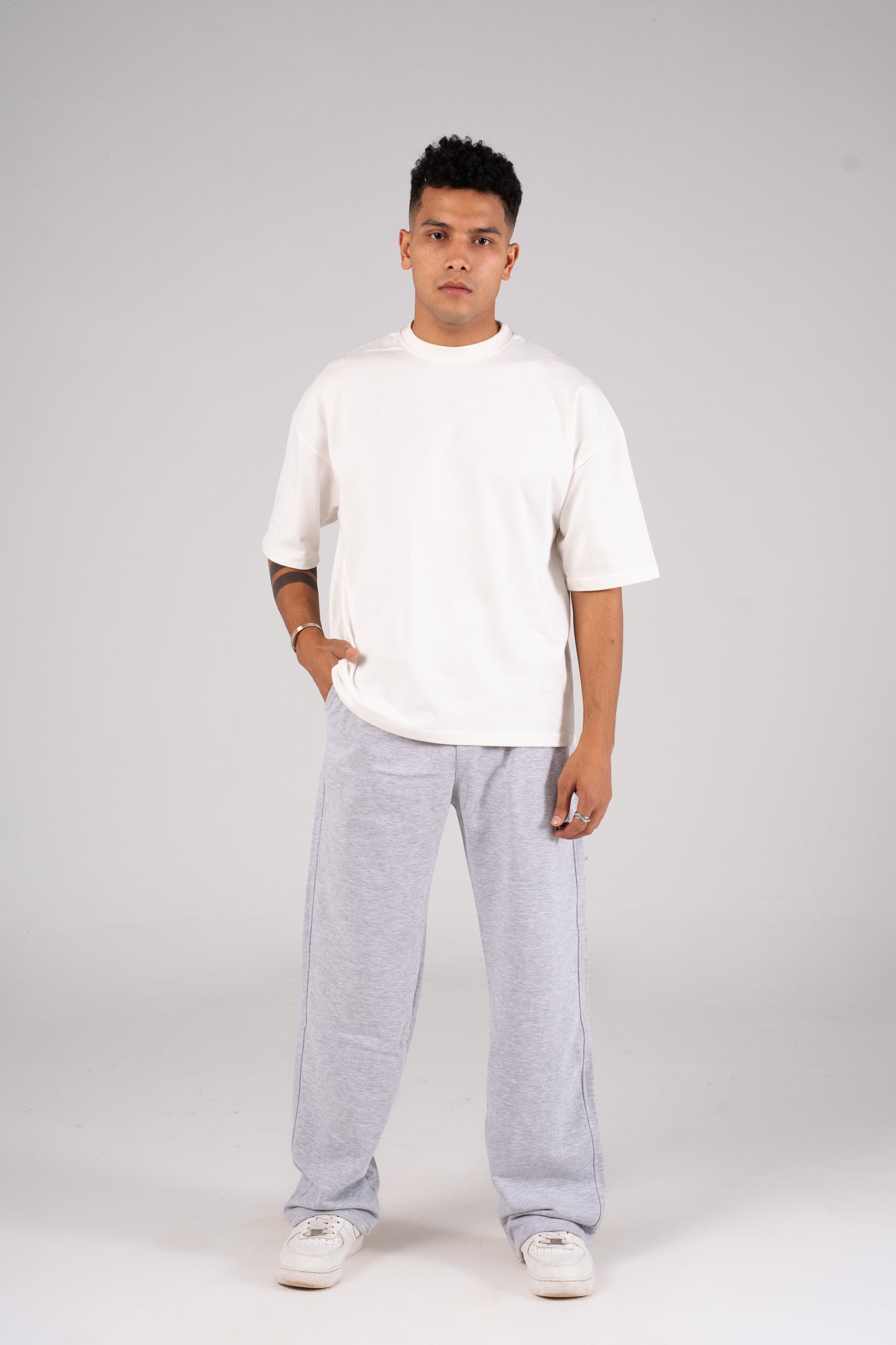 Straight Leg Sweatpants - سويت بانت برجل مستقيمة ( طول السنة )