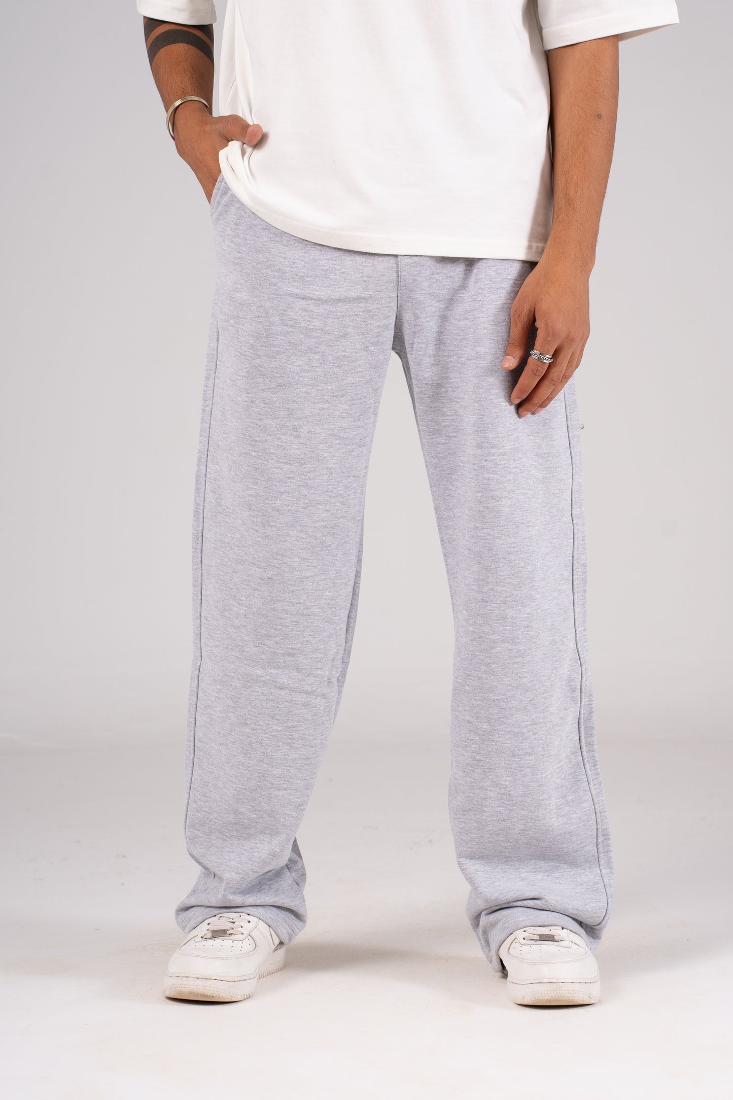 Straight Leg Sweatpants - سويت بانت برجل مستقيمة ( طول السنة )