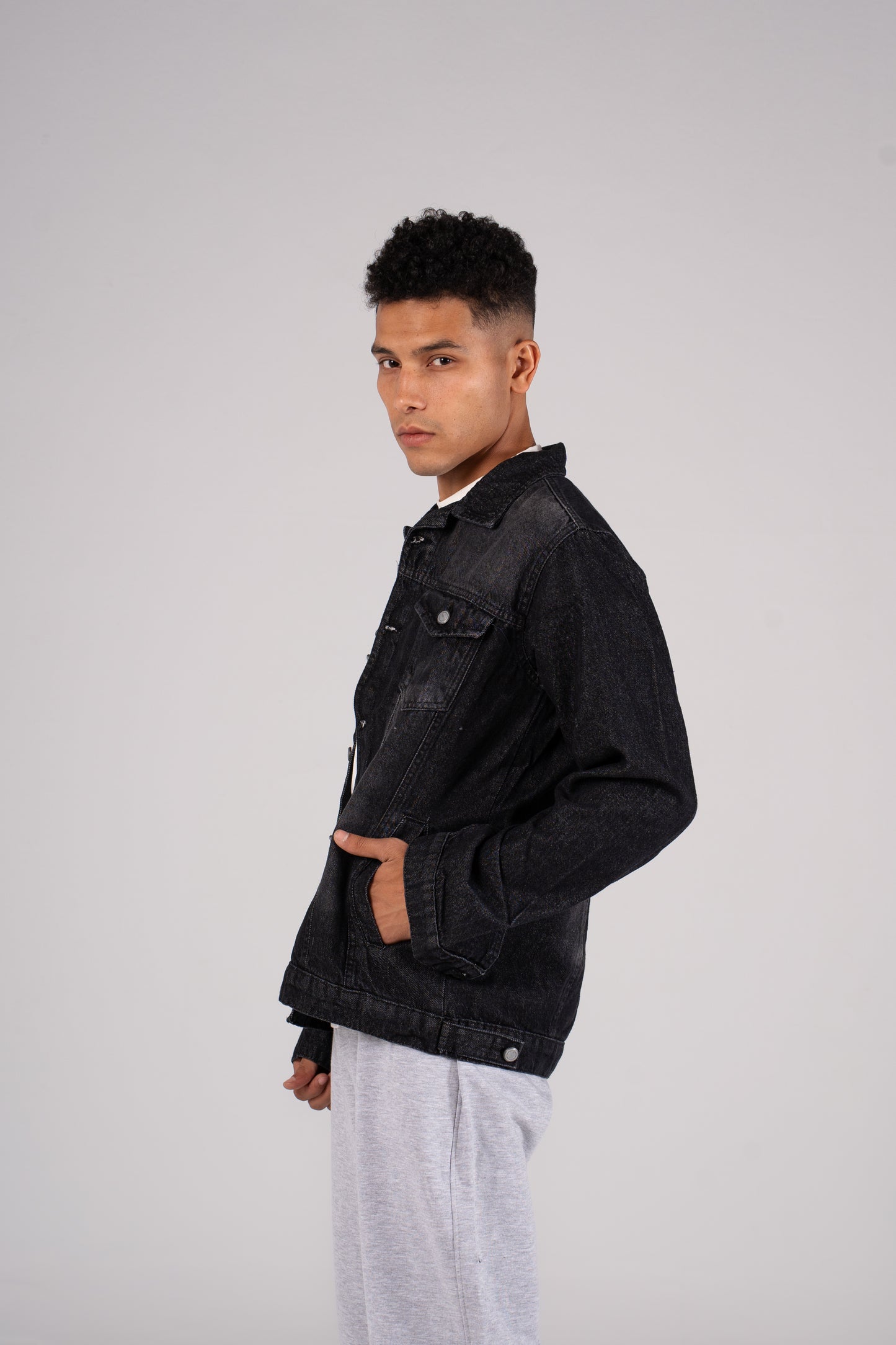 Front Pocket Denim Jacket- جاكيت جينز بجيب امامي