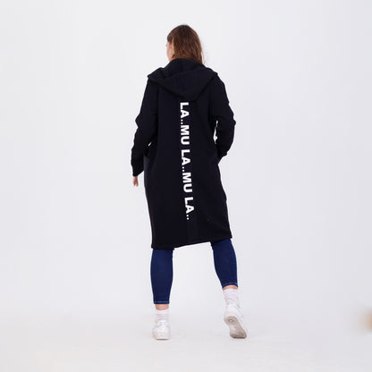 جاكيت طويل بغطاء رأس ومطبوع باللون الأسود