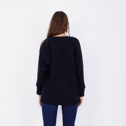 بلوفر خفاش أسود مرصع بالكريستال