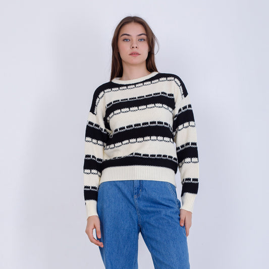 Black Round Neck Knitted Pullover