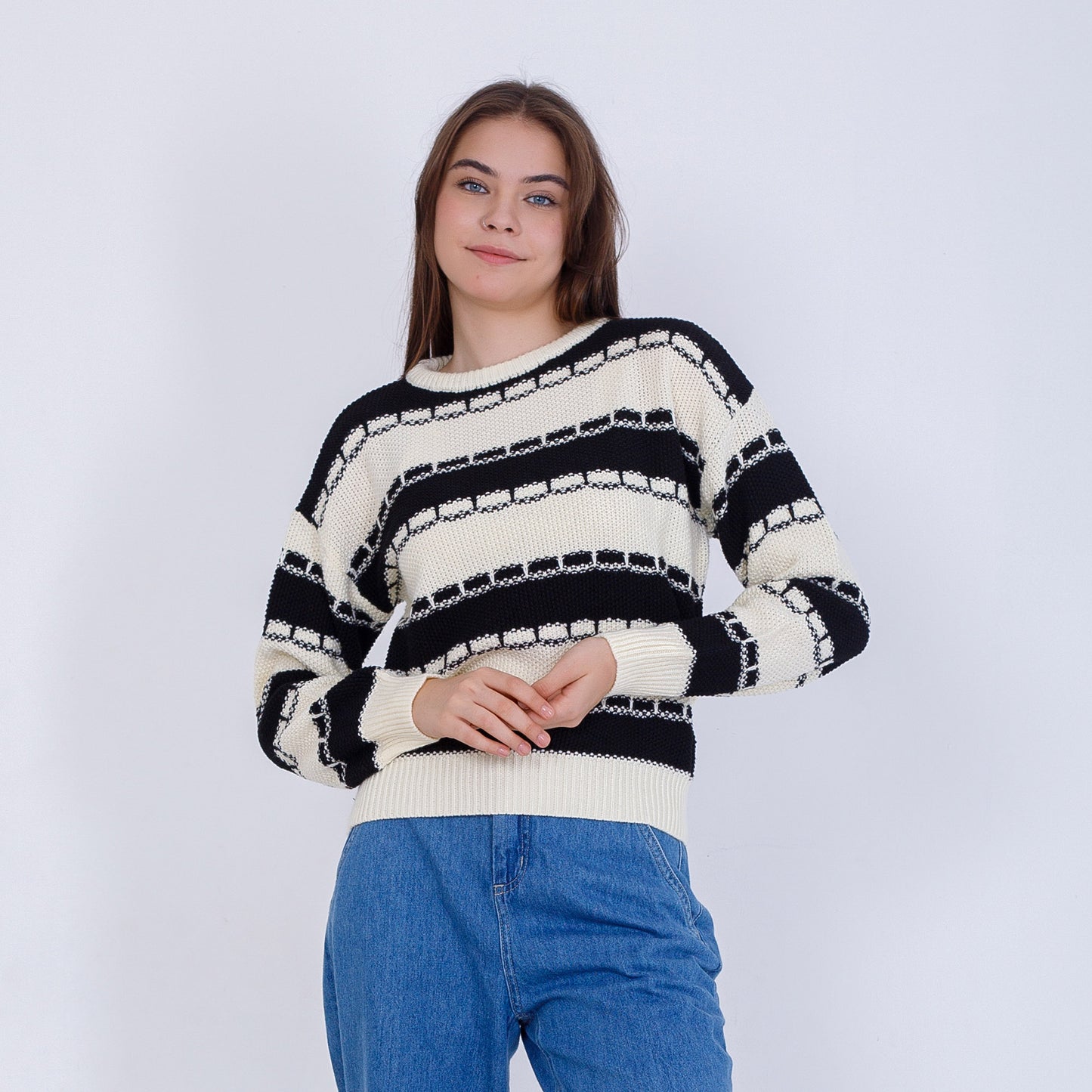 Black Round Neck Knitted Pullover