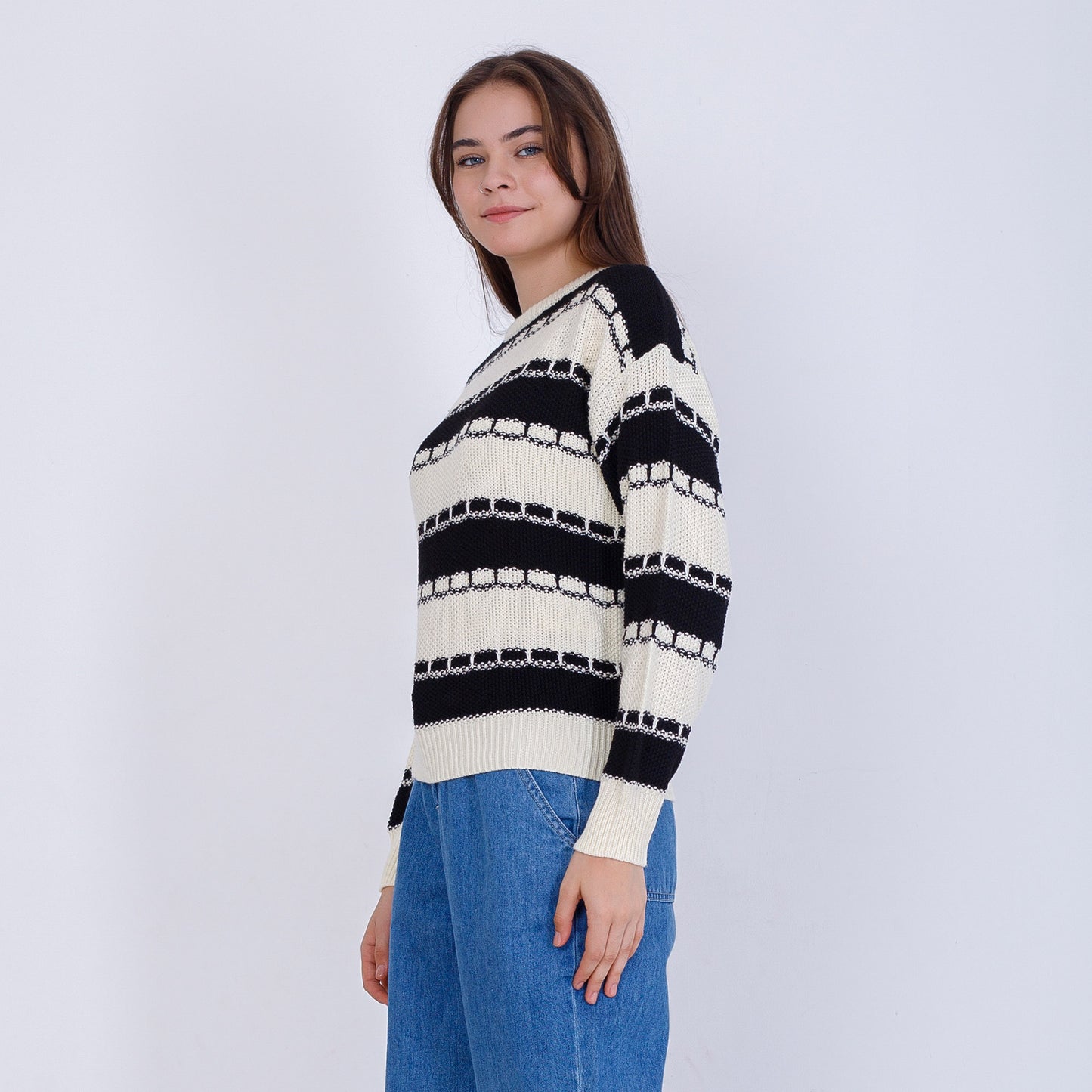 Black Round Neck Knitted Pullover