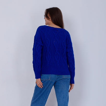بلوفر أزرق واسع الرقبة محبوك بكابل